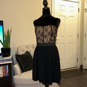 Elle lace detailed strapless dress